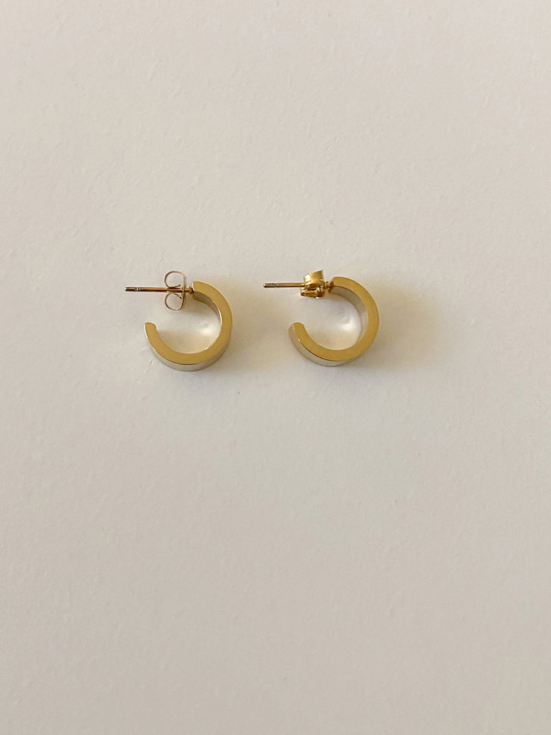 MINA HUGGIES EARRING
