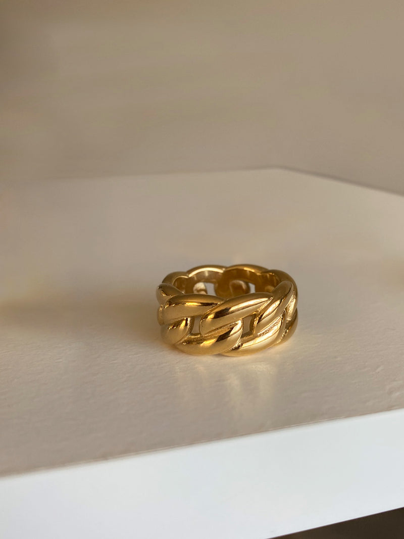 MIA CHAIN RING