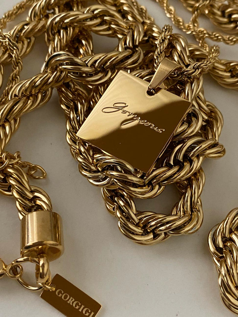 GORGEOUS NECKLACE